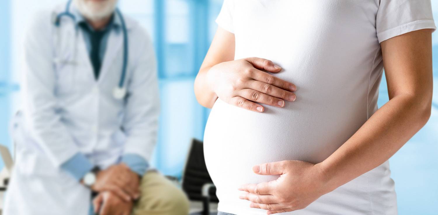 Kobieta prowadzi swoja ciąże u prywatnego lekarza